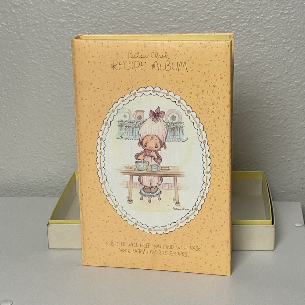 Vintage Hallmark 1973 Betsy Clark Recipe Album Library File Recipes New in Box